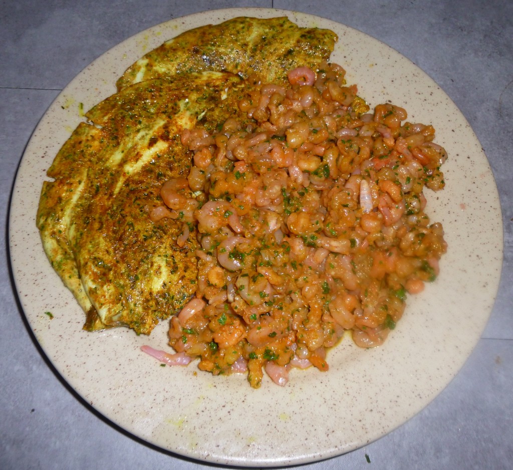 Crevettes avec œufs et légumes